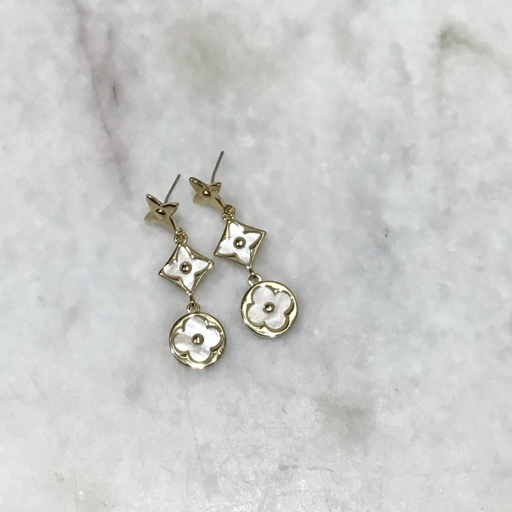 Mother of Pearl Earrings - Picture 4 of 7